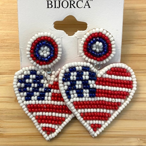 Beaded Patriotic American Flag Heart Earrings - Picture 2 of 4